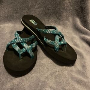 teal Tevas size 7 woman's